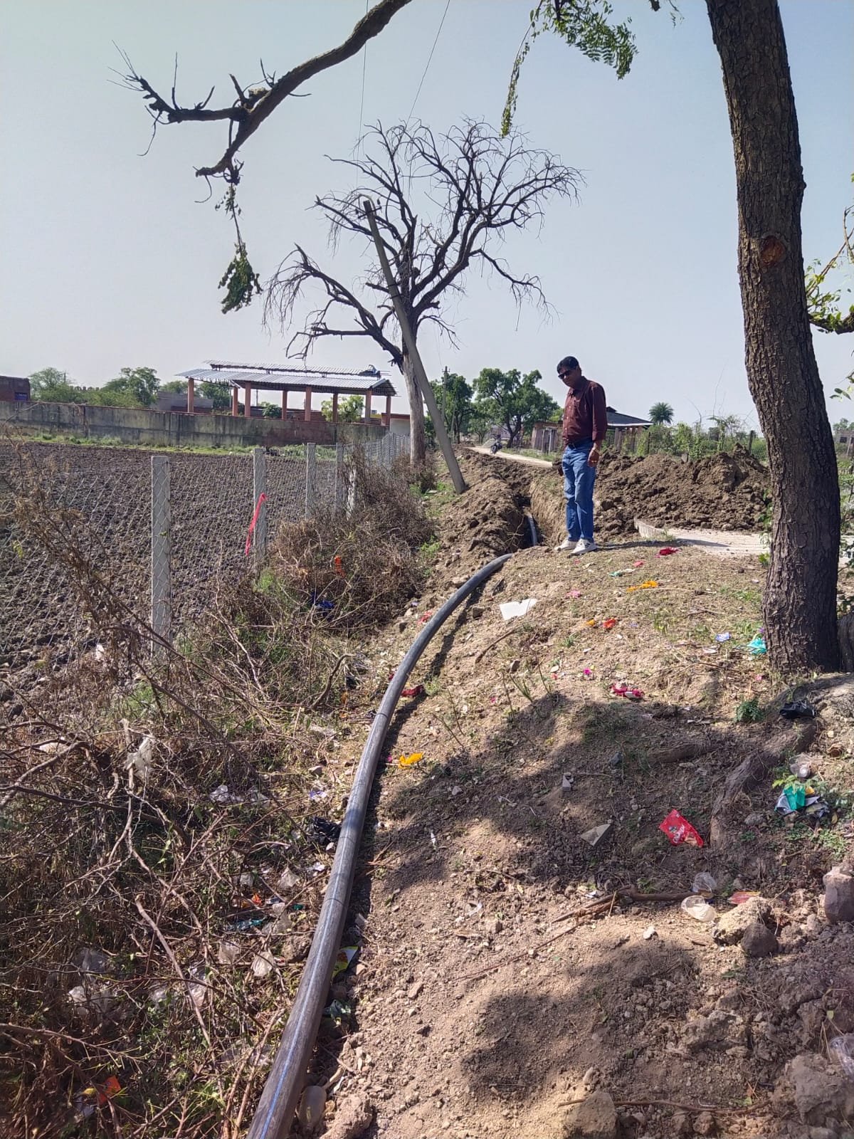 चेयरमैन ने बिछवाई श्मशान में चम्बल की पाईप लाइन