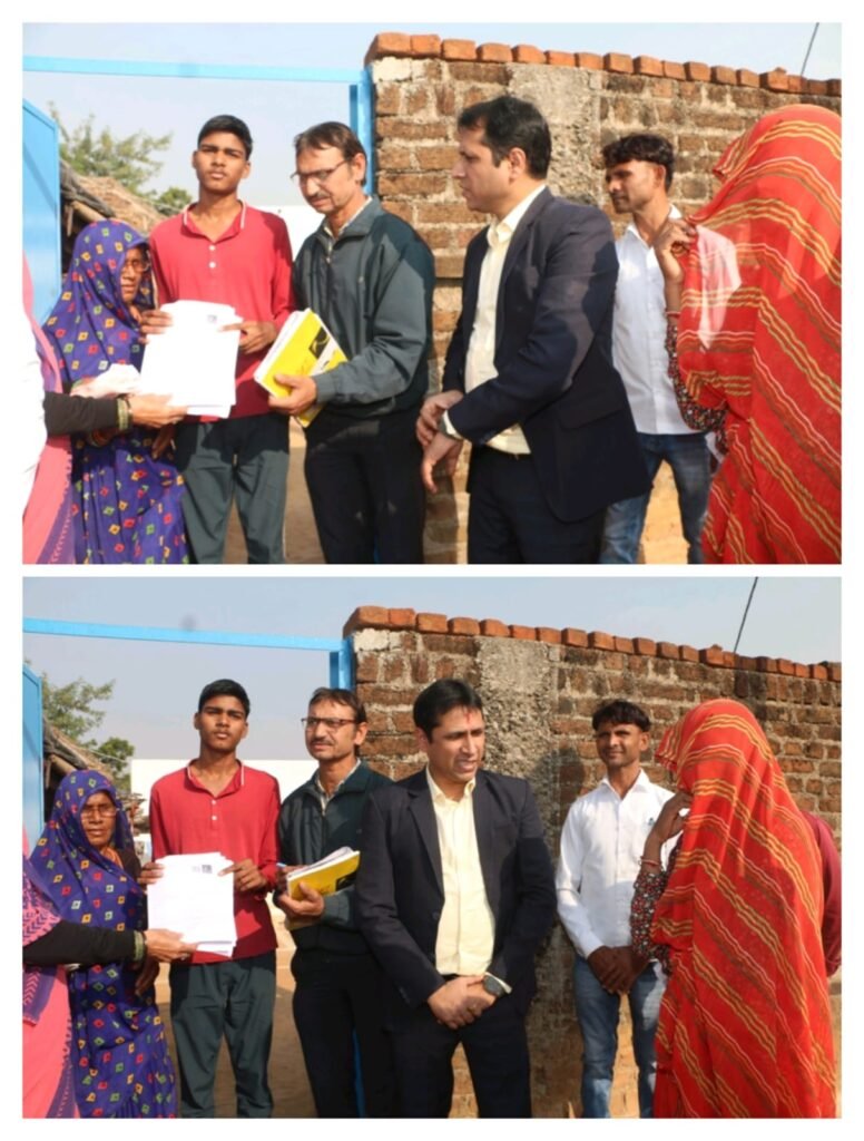 कलेक्टर ने किया मतदाता सूची पुनरीक्षण कार्य का व्यापक निरीक्षण ग्राम तगा में घर-घर पहुँचकर देखा बीएलओ का कार्य।