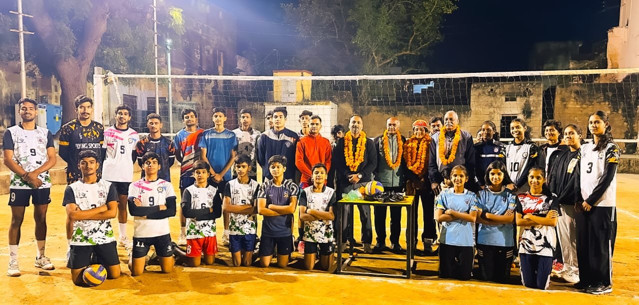 राष्ट्रीय विद्यालयी वॉलीबॉल में रजत पदक जीतकर चमकी सिया खान