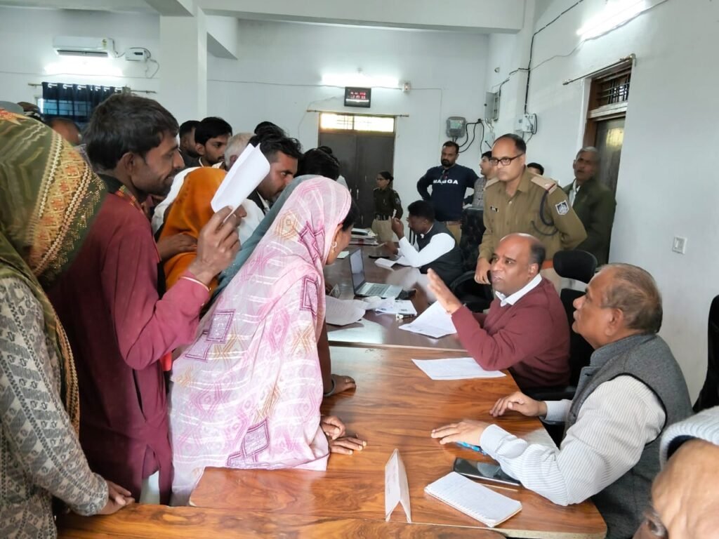 जनसुनवाई में सुनी गई 70 आवेदन पर आमजन की समस्‍याएं