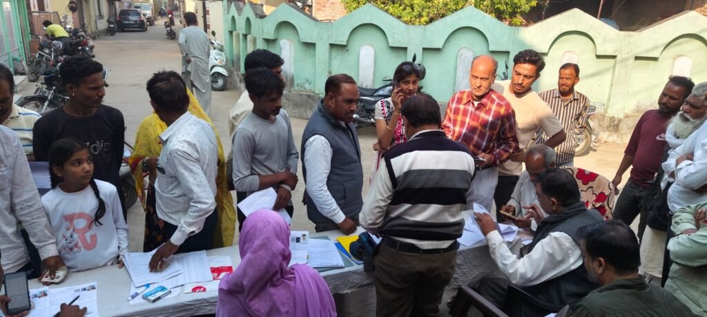 आयुक्त रिंकल गुप्ता व चेयरमैन ने निर्वाचन विभाग के निर्देशानुसार क्षेत्र में किया