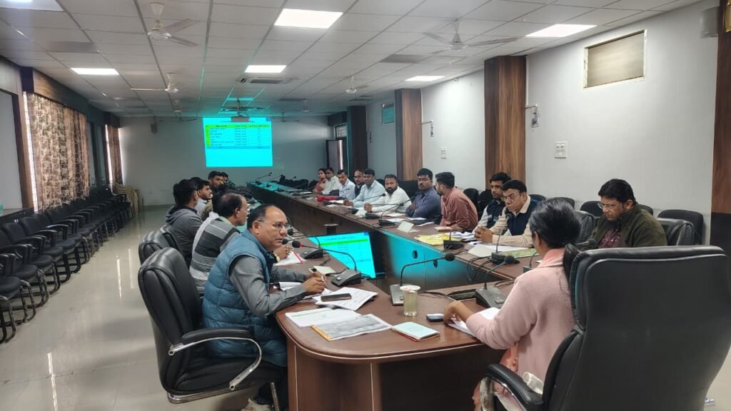कृषकों की मांग अनुसार खाद की उपलब्धता रखें और उसका वितरण सुनिश्चित करें – कलेक्टर श्रीमती यादव