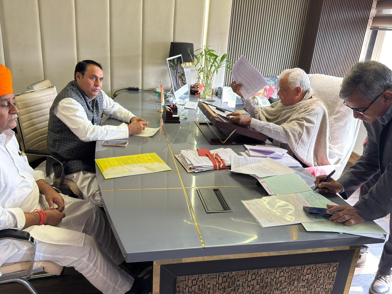जहाजपुर विधायक ने कृषि मंत्री से की मुलाक़ात, यूरिया संकट पर मिला बड़ा आश्वासन