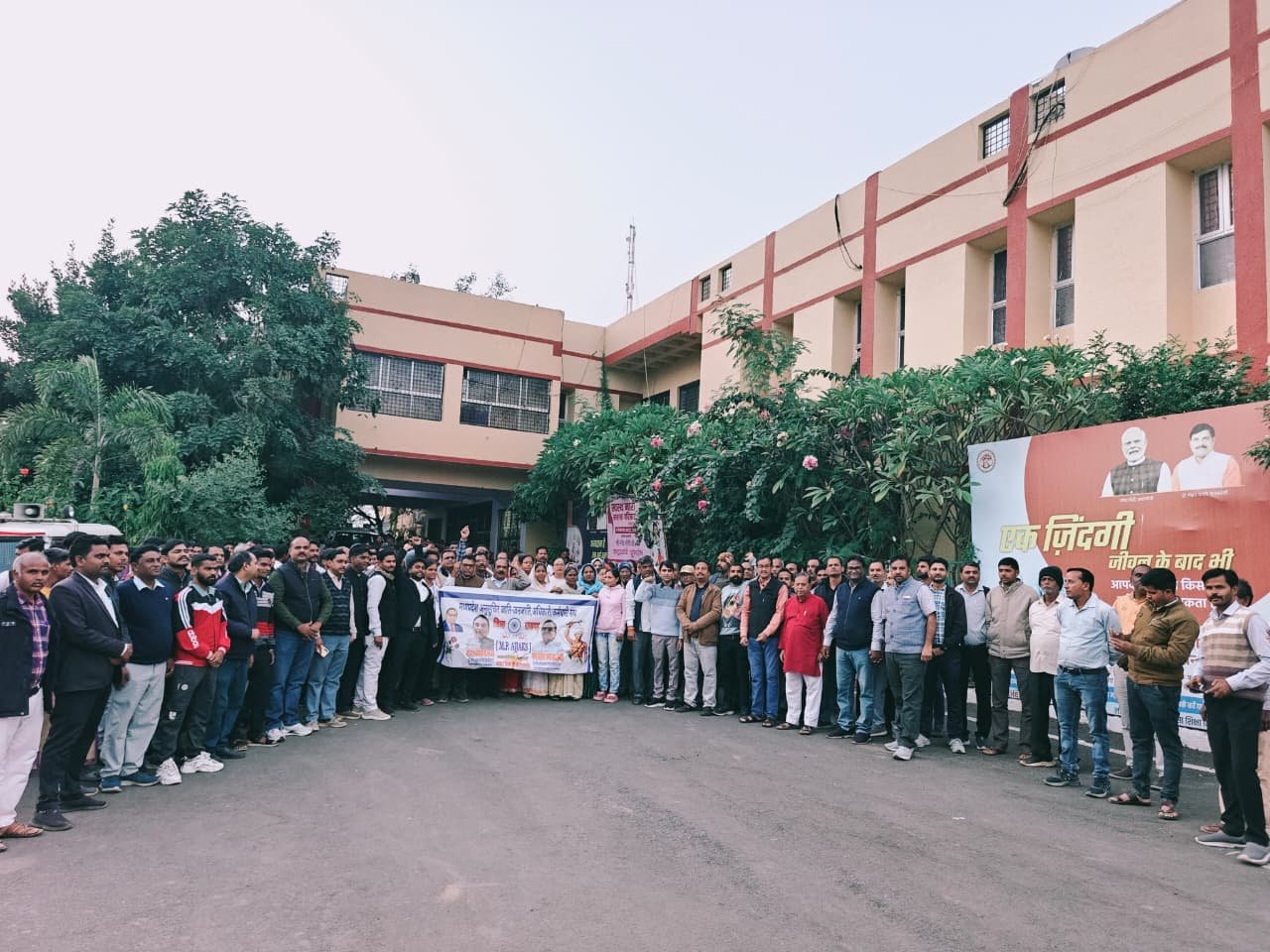 मप्र/राजगढ़। अजाक्स प्रांताध्यक्ष के विरुद्ध कारण बताओ नोटिस पर रोक की मांग को लेकर मुख्यमंत्री को ज्ञापन सौंपा