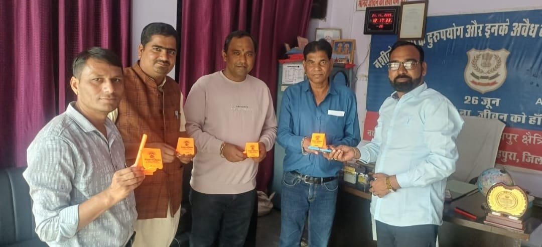 नई मुस्कान सेवा संस्थान नशा मुक्ति केंद्र शाहपुरा पर भाजपा पार्षद व विधायक प्रत्याशी राजेश सोलंकी ने लिया जायजा