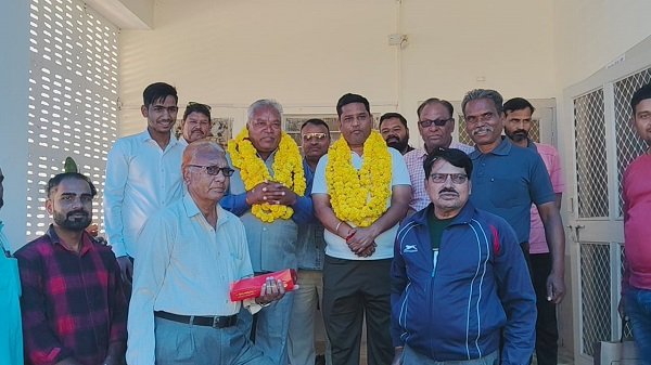 वाल्मीकि समाज के नव नियुक्त अध्यक्ष का विधायक ने किया स्वागत