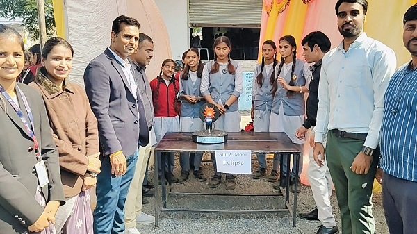 माँ सरस्वती एकेडमी में विज्ञान के चलित मॉडल प्रदर्शनी