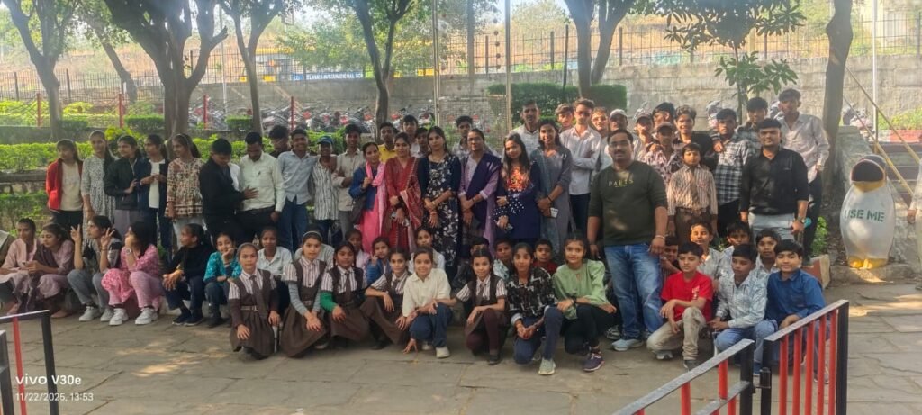 जीरापुर नगर की प्रतिष्ठित संस्था चित्रांश कॉन्वेंट हाई सेकेंडरी स्कूल जीरापुर द्वारा छात्र – छात्राओं को भोपाल का शैक्षणिक एवं रमणीय भ्रमण कराया गया