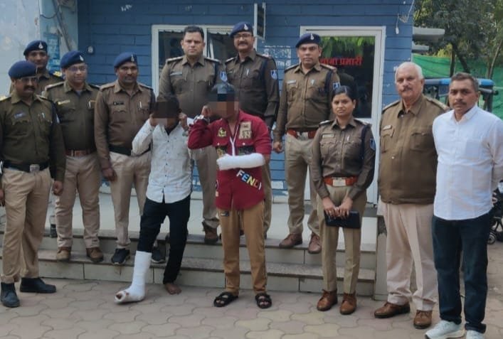 मोबाइल लूट करने वाले दो आरोपी पुलिस थाना खजराना द्वारा गिरफ्तार।