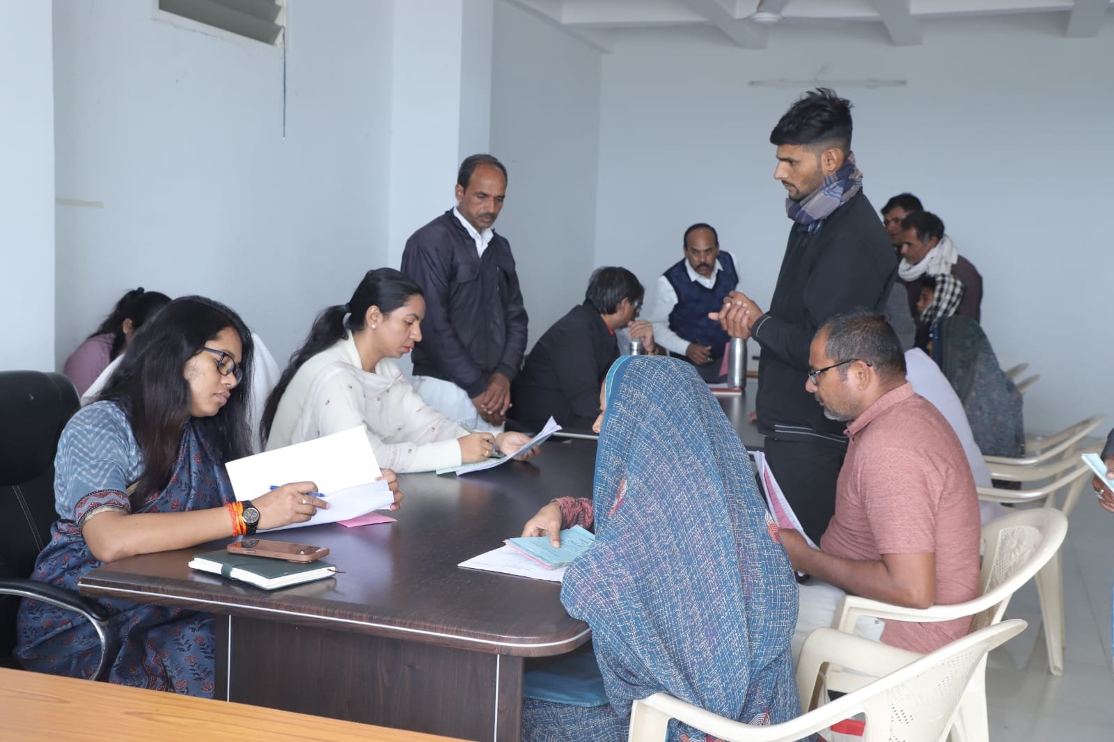 कलेक्टर ने जनसुनवाई की, 90 आवेदन प्राप्त