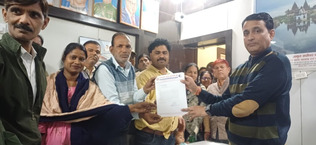 तनख्वाह नहीं मिलने से घरों में राशन चलाना मुश्किल, 3 दिवस का अल्टीमेटम; वेतन न मिला तो हड़ताल की चेतावनी।