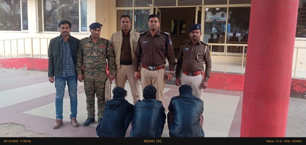 बिहार और दतिया पुलिस की संयुक्त कार्यवाही से बिहार बैंक चोरी कांड का खुलासा  03 आरोपी गिरफ्तार, आरोपियों से ₹8,50,000/- नकदी बरामद की