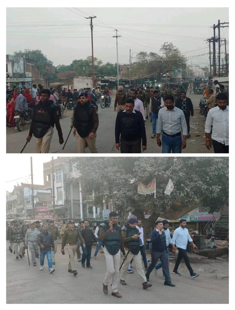 दतिया पुलिस द्वारा इंदरगढ़ कस्बे में शांति एवं कानून व्यवस्था बनाए रखने हेतु फ्लैग मार्च किया गया