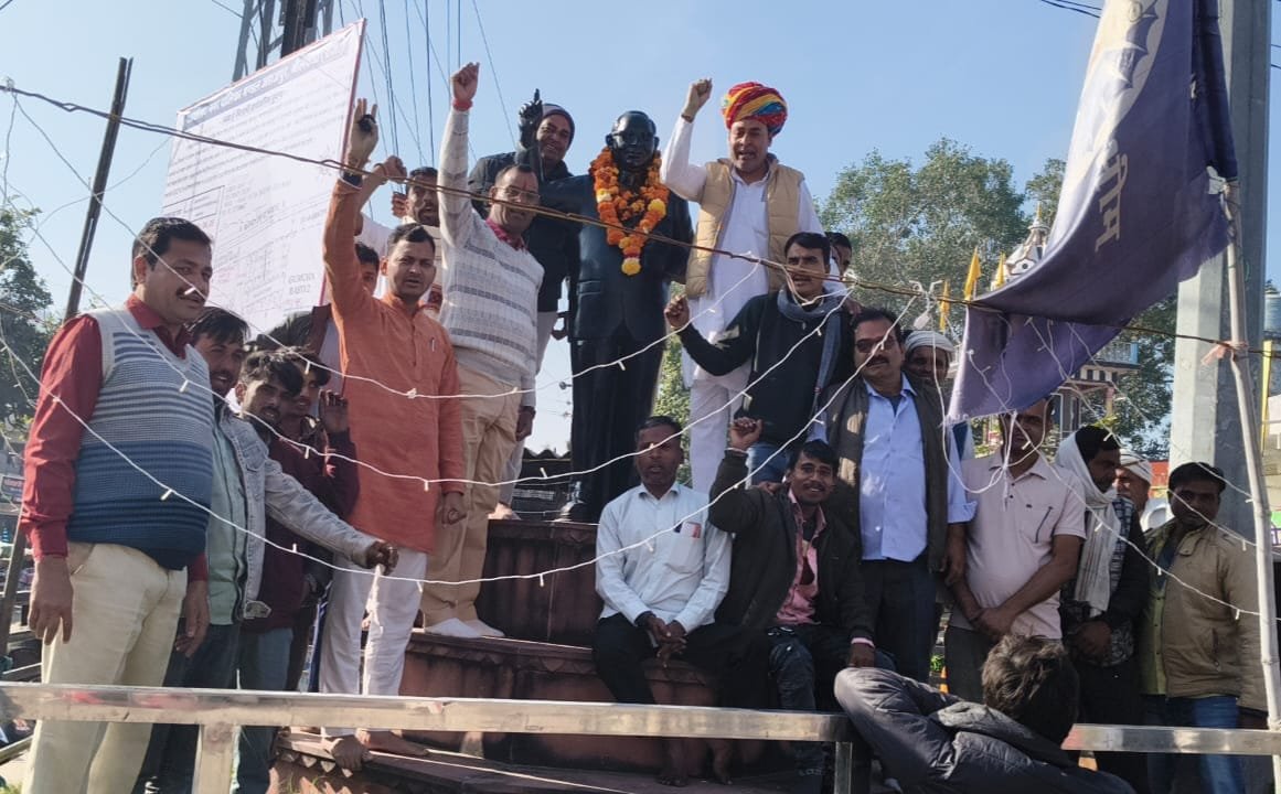 महापरिनिर्वाण दिवस पर भारतीय जनता पार्टी ने डॉ भीमराव अंबेडकर को माला व पुष्प अर्पित कर याद किया