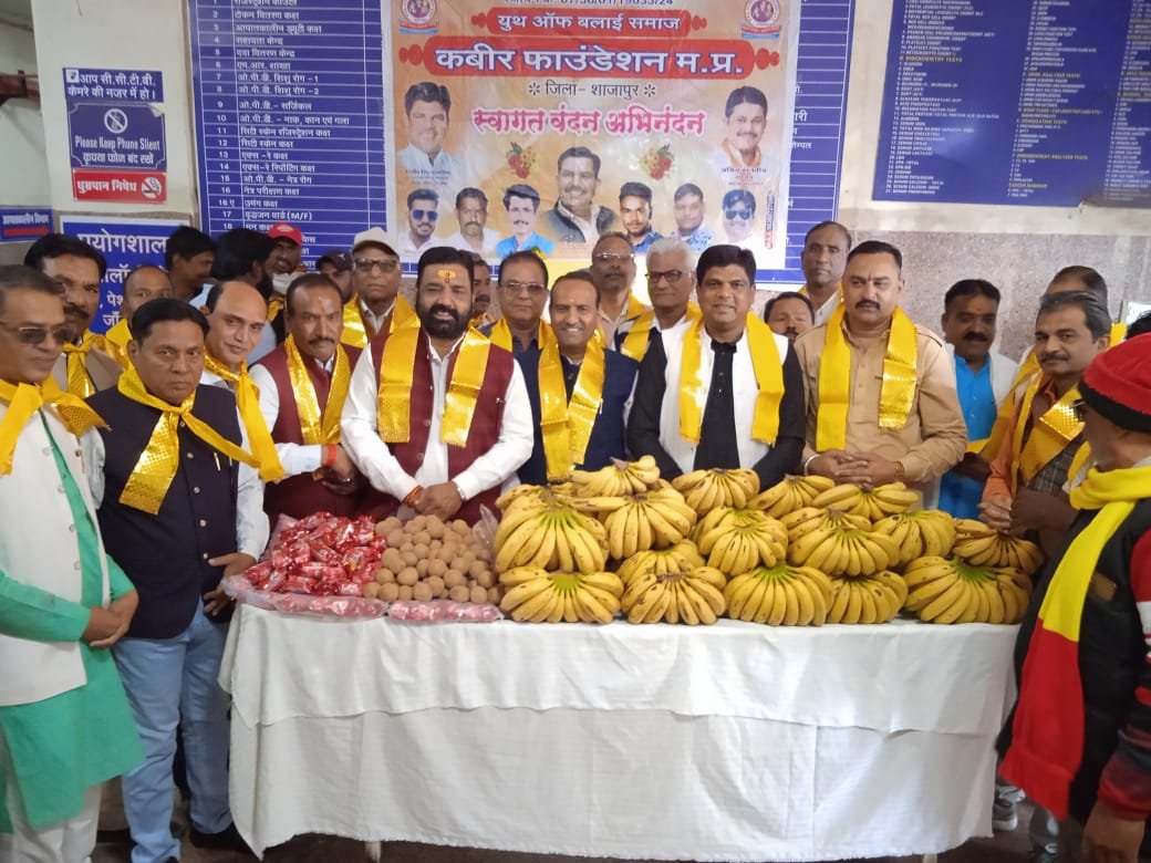 कबीर फाउंडेशन ने फल वितरण एवं रक्तदान कर मनाया बाबा साहेब भीमराव अंबेडकर का महापरिनिर्वाण दिवस