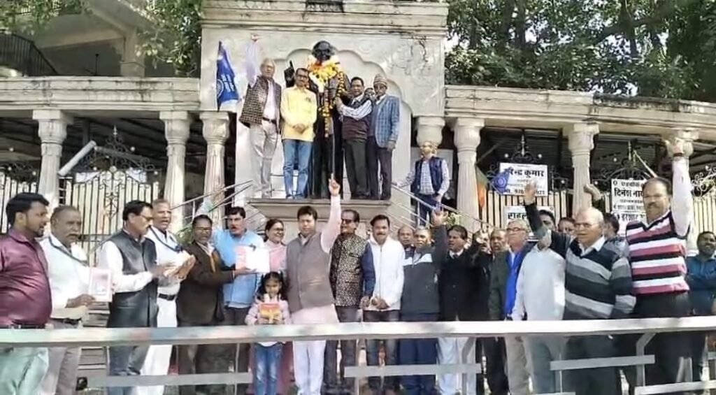 डॉ.आंबेडकर क्रांति मंच ने महापरिनिर्वाण दिवस बाबा साहब को  किया याद
