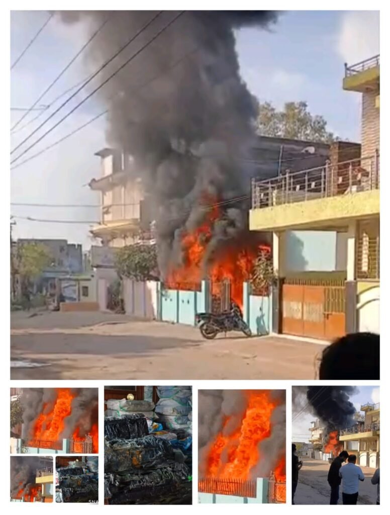 दतिया में भीषण आग का कहर: आवासीय क्षेत्र में बने गोदाम में शॉर्ट सर्किट से लगी आग