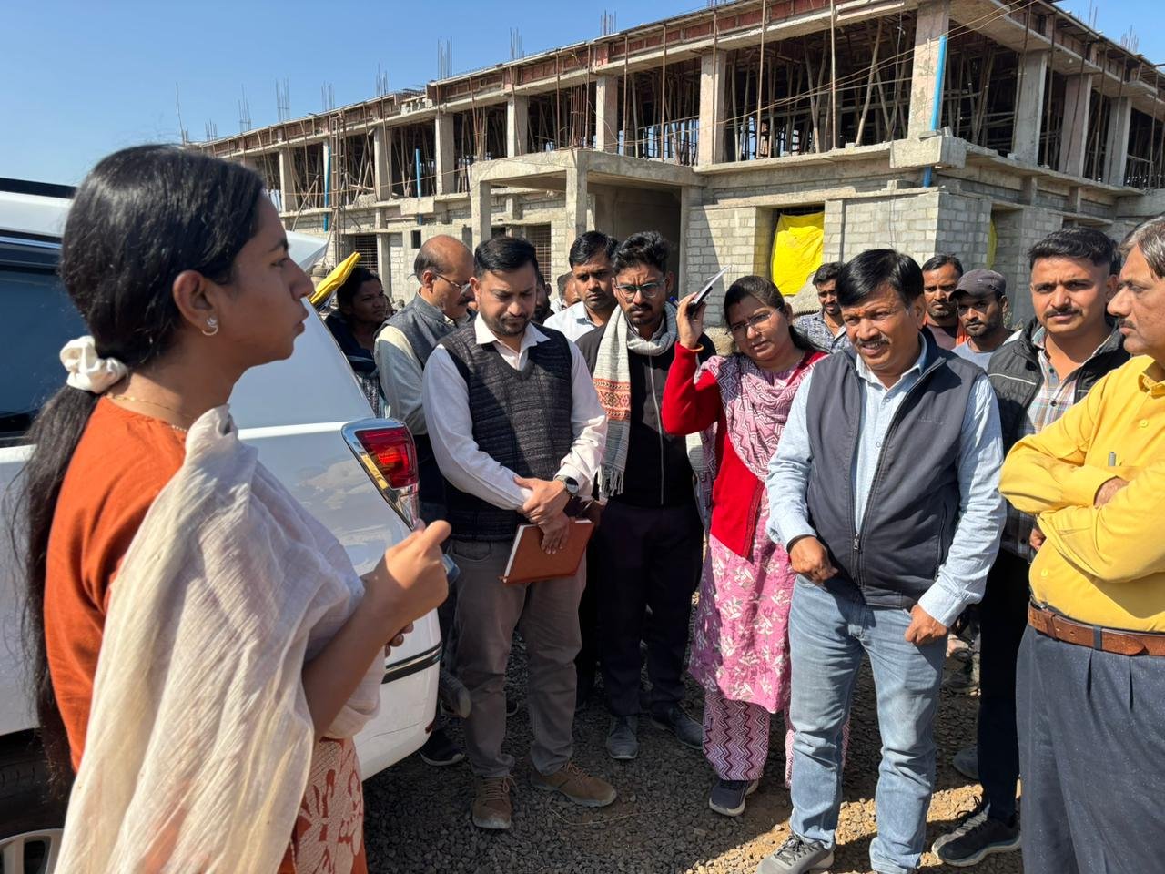 कलेक्टर ने सोयत में निर्माणाधीन तहसील कार्यालय का निरीक्षण किया