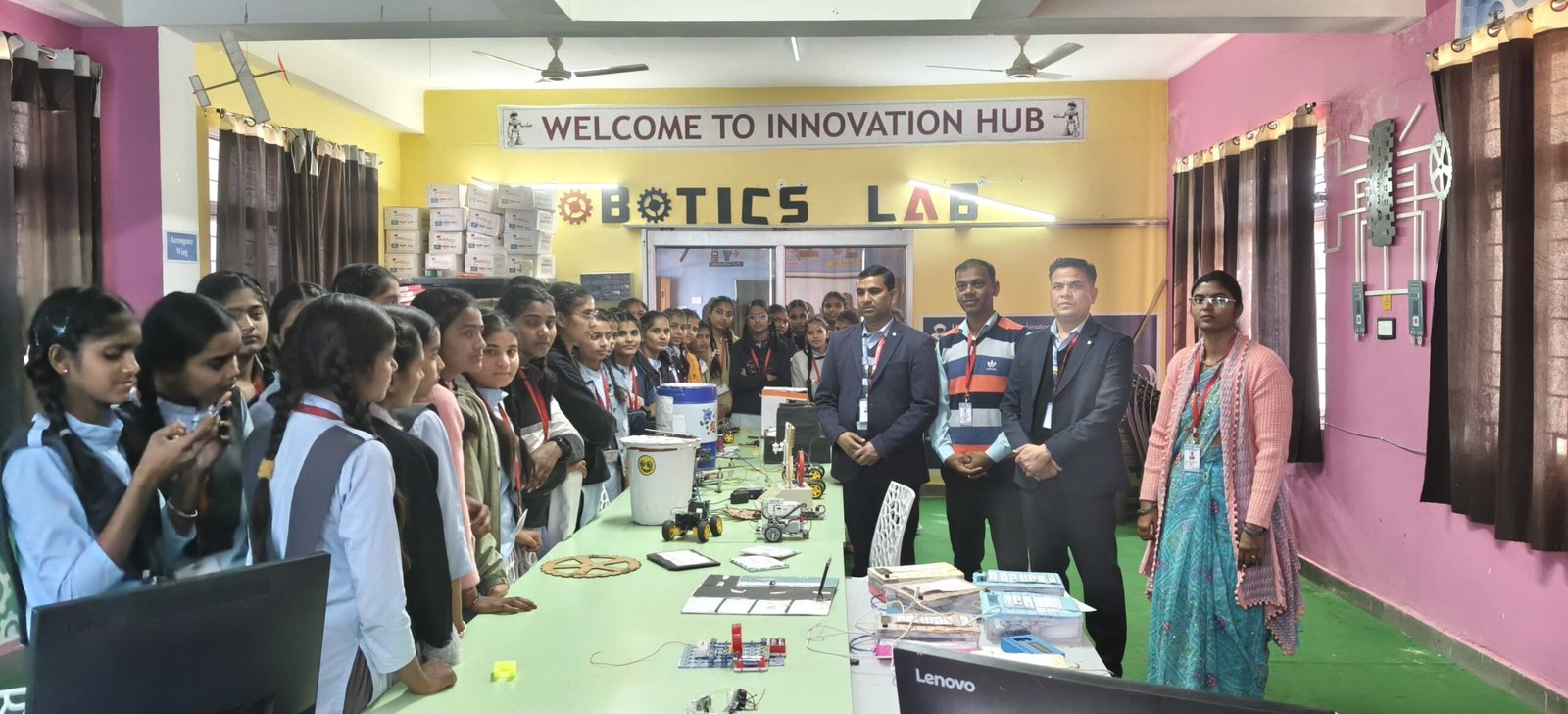 ट्विनिंग ऑफ स्कूल गतिविधि के अंतर्गत पीएम श्री विद्यालय कादेड़ा दल ने मॉडल स्कूल शाहपुरा का किया अवलोकन