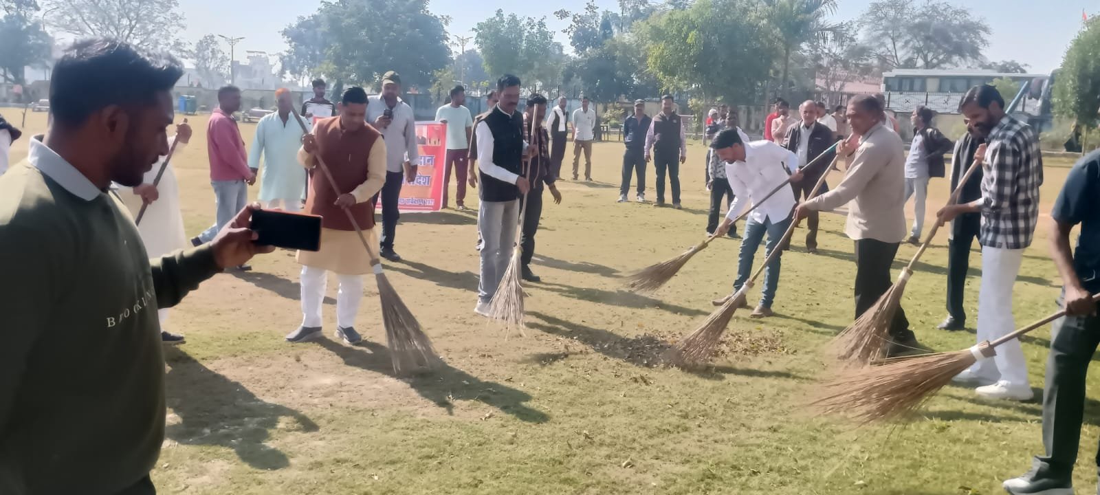 राजस्थान सरकार के दो वर्ष पूर्ण होने पर सामूहिक श्रमदान एवं स्वच्छता कार्यक्रम का आयोजन
