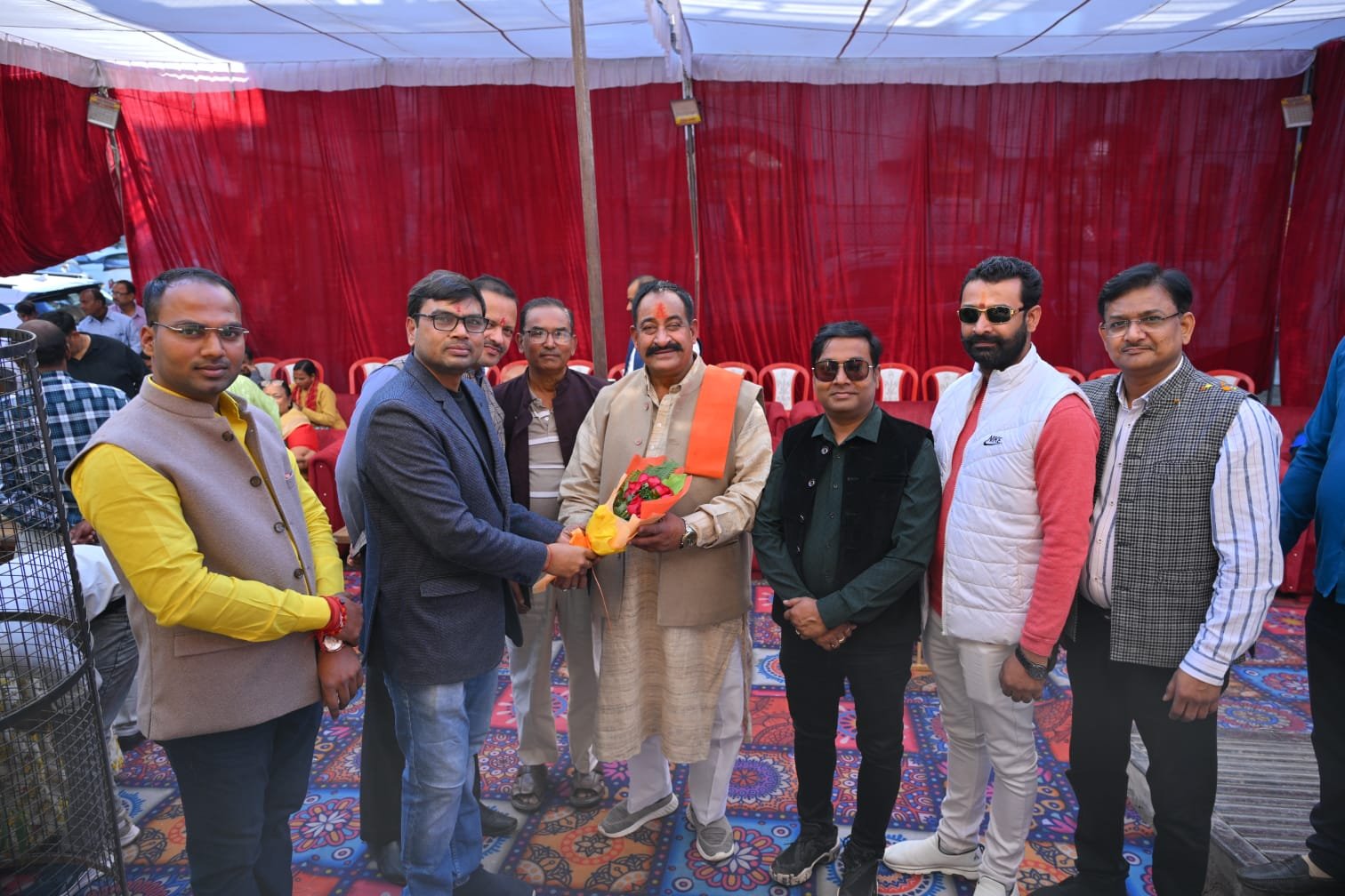 जिला पंचायत अध्यक्ष प्रतिनिधि ने रायल फिटनेस जिम का फीता काटकर उद्घाटन किया।