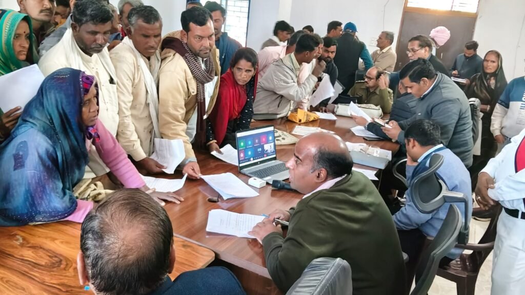 जनसुनवाई से अनुपस्थित रहने वाले 07 अधिकारियों पर कलेक्‍टर ने लगाया 3-3 हजार रूपये का फाईन