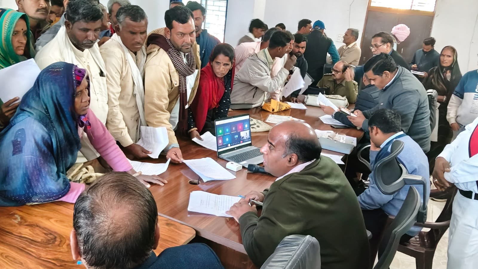 जनसुनवाई से अनुपस्थित रहने वाले 07 अधिकारियों पर कलेक्‍टर ने लगाया 3-3 हजार रूपये का फाईन