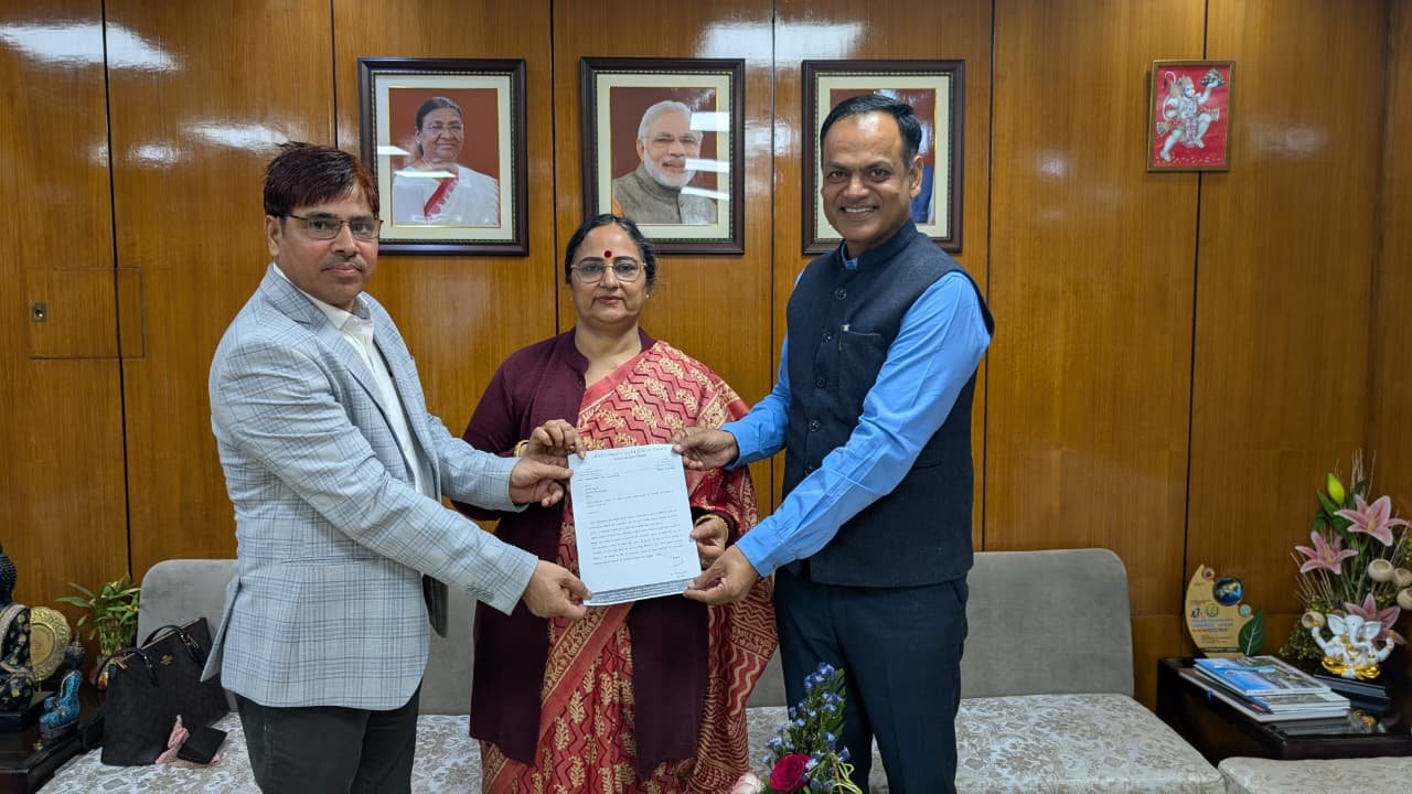 शीतकालीन अवकाश में विश्वविद्यालय परीक्षा तिथियों में परिवर्तन हेतु शैक्षिक महासंघ की मांग पर कुलगुरु ने दिए अनुकूल निर्णय के निर्देश