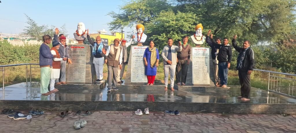 बारहठ बंधुओं की प्रतिमाओं पर श्रद्धा- सुमन अर्पित किया