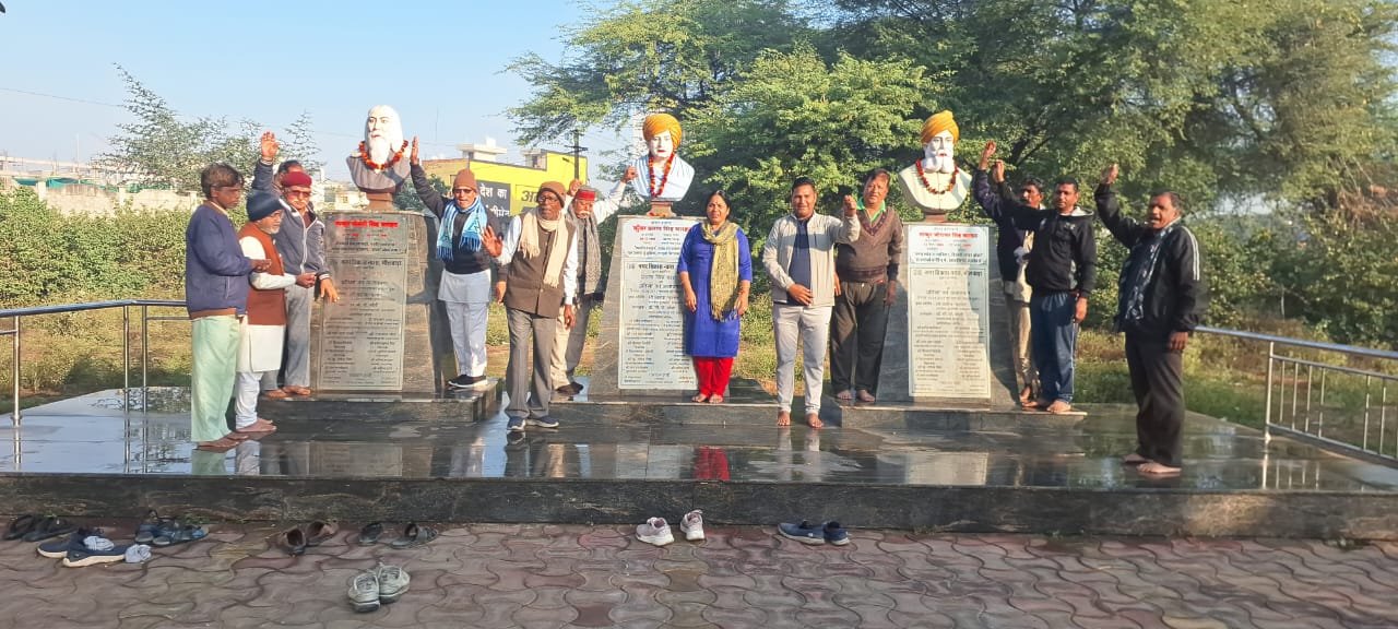 बारहठ बंधुओं की प्रतिमाओं पर श्रद्धा- सुमन अर्पित किया