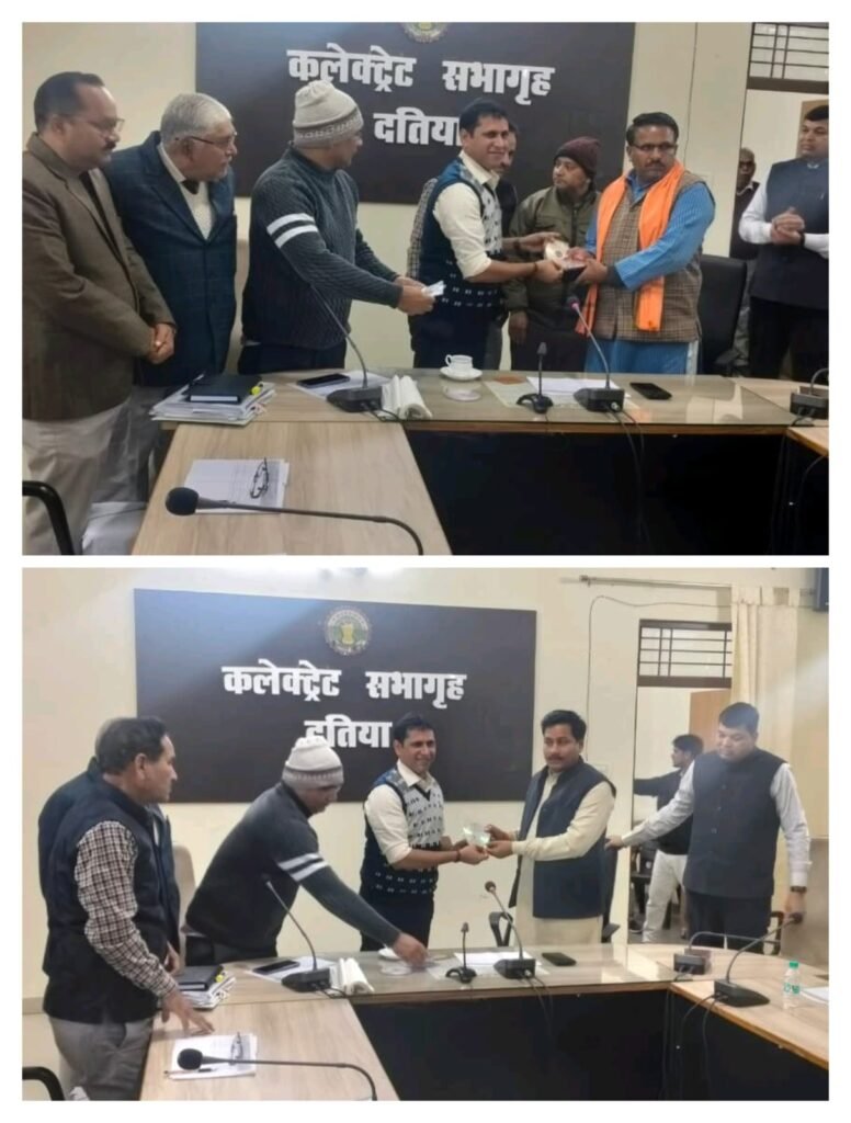 फोटोयुक्त निर्वाचक नामावली के विशेष गहन पुनरीक्षण–2026 का प्रारूप प्रकाशन कलेक्टर एवं जिला निर्वाचन अधिकारी स्वप्निल वानखड़े की अध्यक्षता में हुई महत्वपूर्ण बैठक जनप्रतिनिधियों व राजनीतिक दलों के प्रतिनिधि रहे उपस्थित