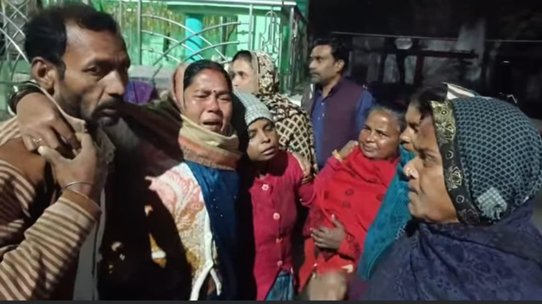 स्कूल से आ रहे रोड़ पार करते हुए मासूम छात्र का अज्ञात वाहन के ठोकर लगने से मौत।