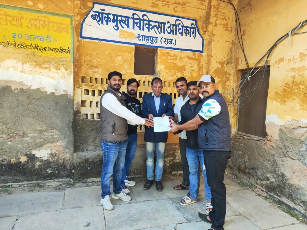 नई विज्ञप्ति जारी करने के लिए  मुख्य चिकित्सा एवं स्वास्थ्य अधिकारी सत्यनारायण शर्मा को दिया ज्ञापन