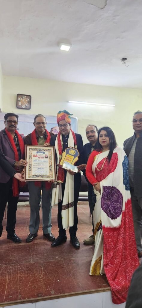कैलाश मण्डेला को मिला श्री संतोष कुमार वर्मा स्मृति सम्मान 2025 आगरा में आयोजित हुआ समारोह