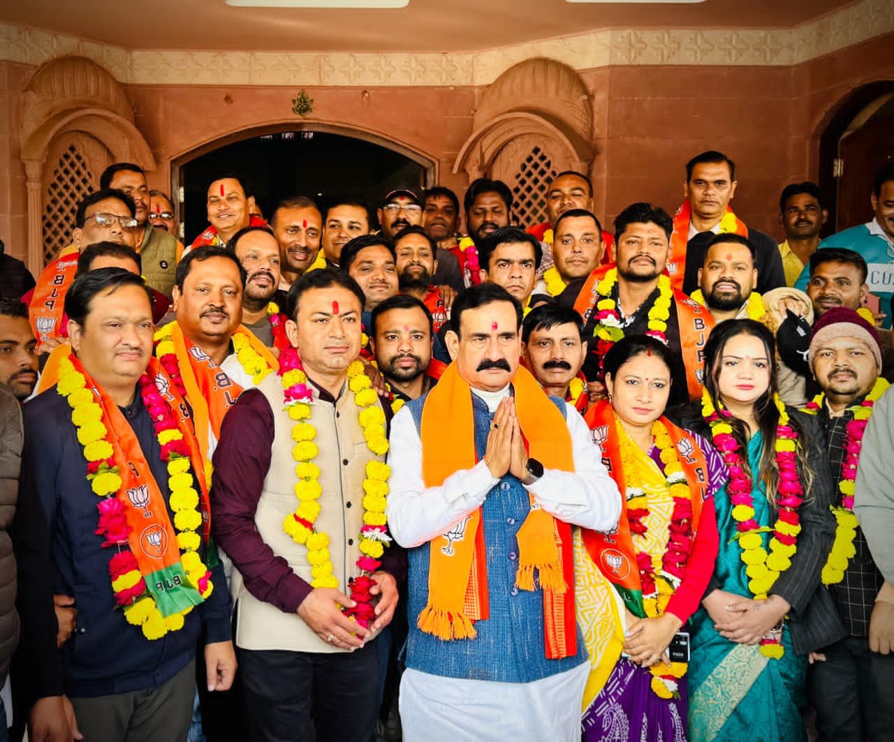 आज पूर्व गृहमंत्री डॉ नरोत्तम मिश्रा जी ने श्री माई कृपा निवास पर भाजपा नगर मंडल की नवनियुक्त