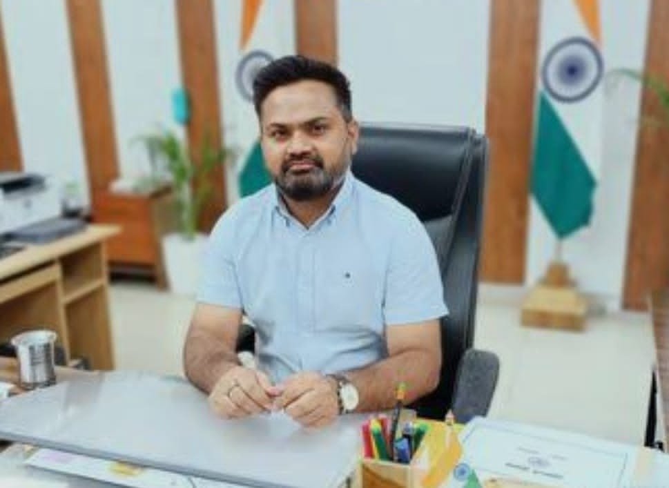 जिलाधिकारी के निर्देश पर नर्सरी से कक्षा आठ तक के विद्यालयों में दो दिन का अवकाश।