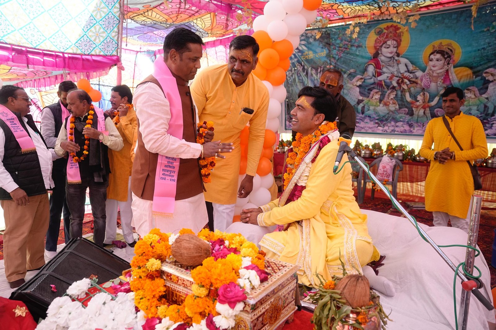 नर्मदेश्वर महादेव की असीम अनुकम्पा से श्री मद भागवत कथा में विधायक लालराम बैरवा व चेयरमैन रघुनंदन सोनी पहुंचे