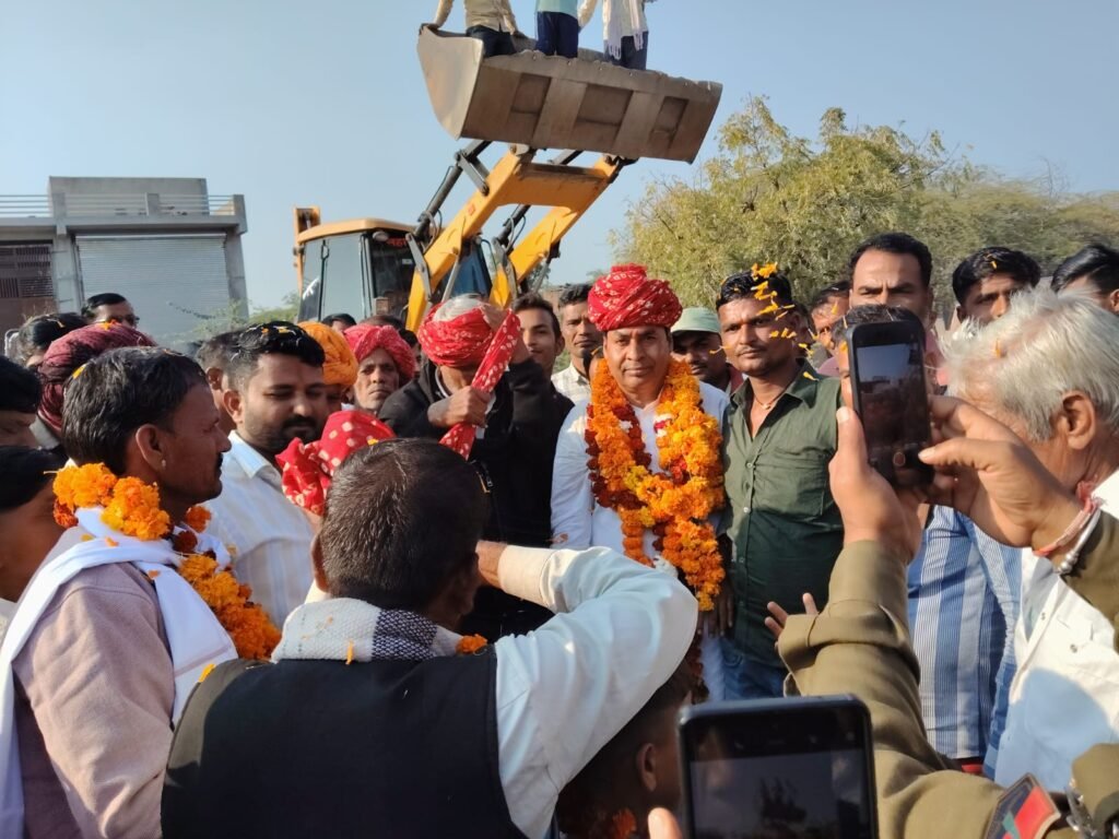अनुसूचित जनजाति मोर्चा अध्यक्ष बनने पर विधायक गोपीचंद मीणा का पंडेर में भव्य स्वागत किया।