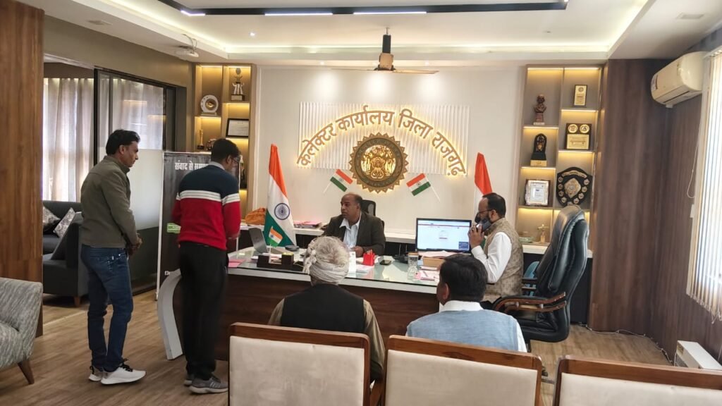 संवाद से समाधान” लापरवाही पर सीएमओ पचोर को कारण बताओ नोटिस
