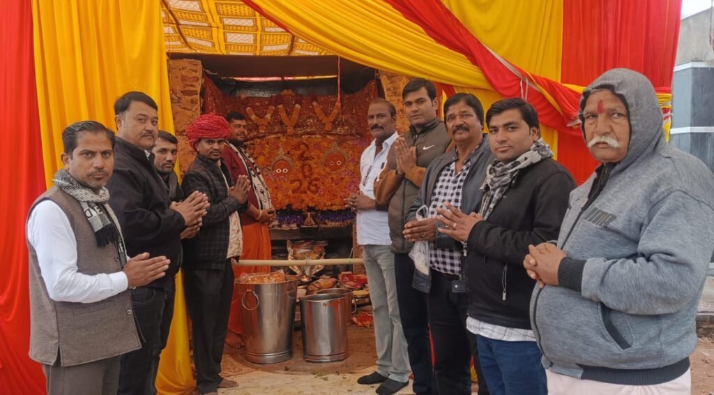 कांग्रेस कार्यकर्ताओं ने नए साल की शुरुआत धनोप माता व बिड के बालाजी के दर्शन किए