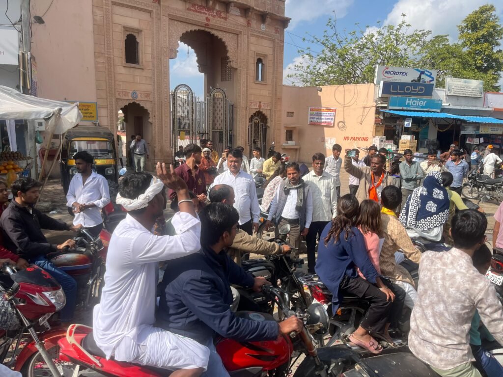 मां शाकम्बरी के जन्मदिन पर खारोल समाज की शोभायात्रा पर कांग्रेस कार्यकर्ताओं द्वारा स्वागत किया गया