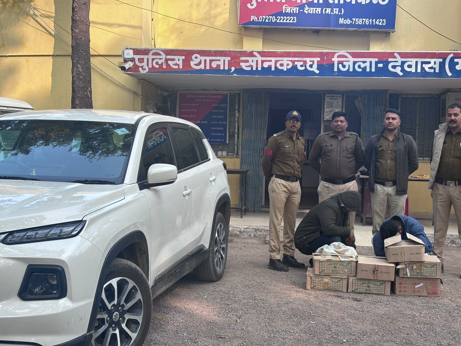 कार में अवेध शराब पकड़ी “ऑपरेशन प्रहार” के तहत देवास पुलिस की बड़ी कार्यवाही।