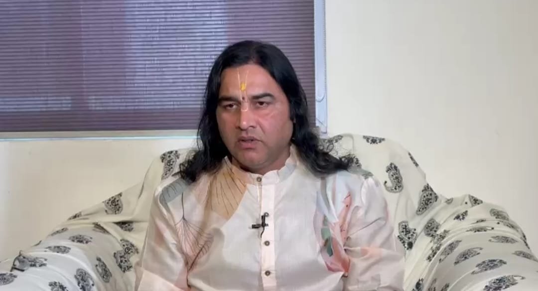 बीसीसीआई के फैसले पर देवकीनंदन महाराज का बयान, हिंदुओं की भावनाओं के सम्मान की बात कही