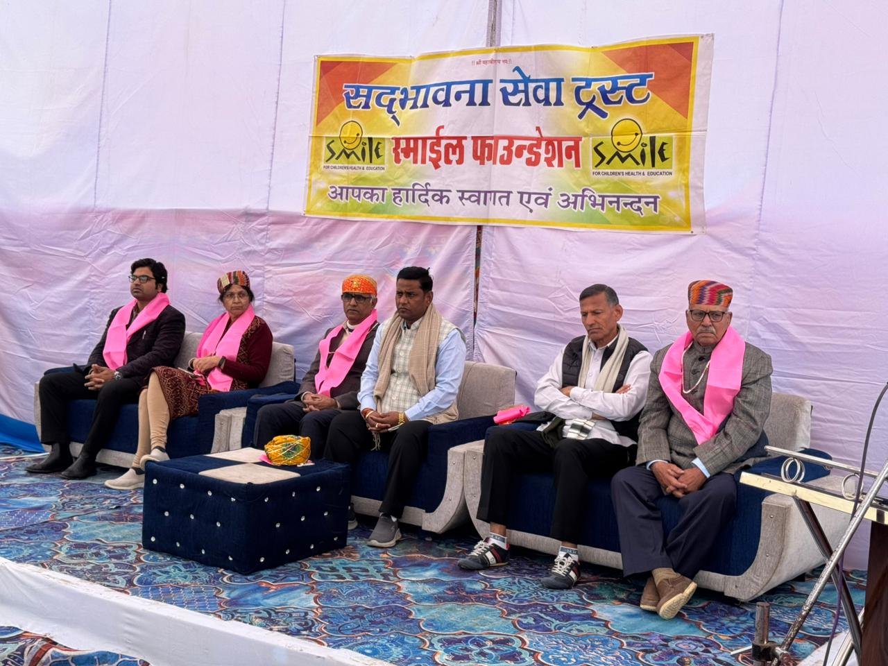 सदभावना सेवा ट्रस्ट स्माईल फाउंडेशन द्वारा नेत्र चिकित्सा शिविर में 807 रोगियों ने उठाया लाभ