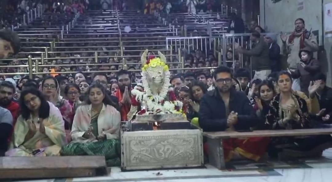 महाकाल की शरण में बॉलीवुड अभिनेत्री निमरत कौर: भस्म आरती के दिव्य दर्शन कर लिया बाबा का आशीर्वाद