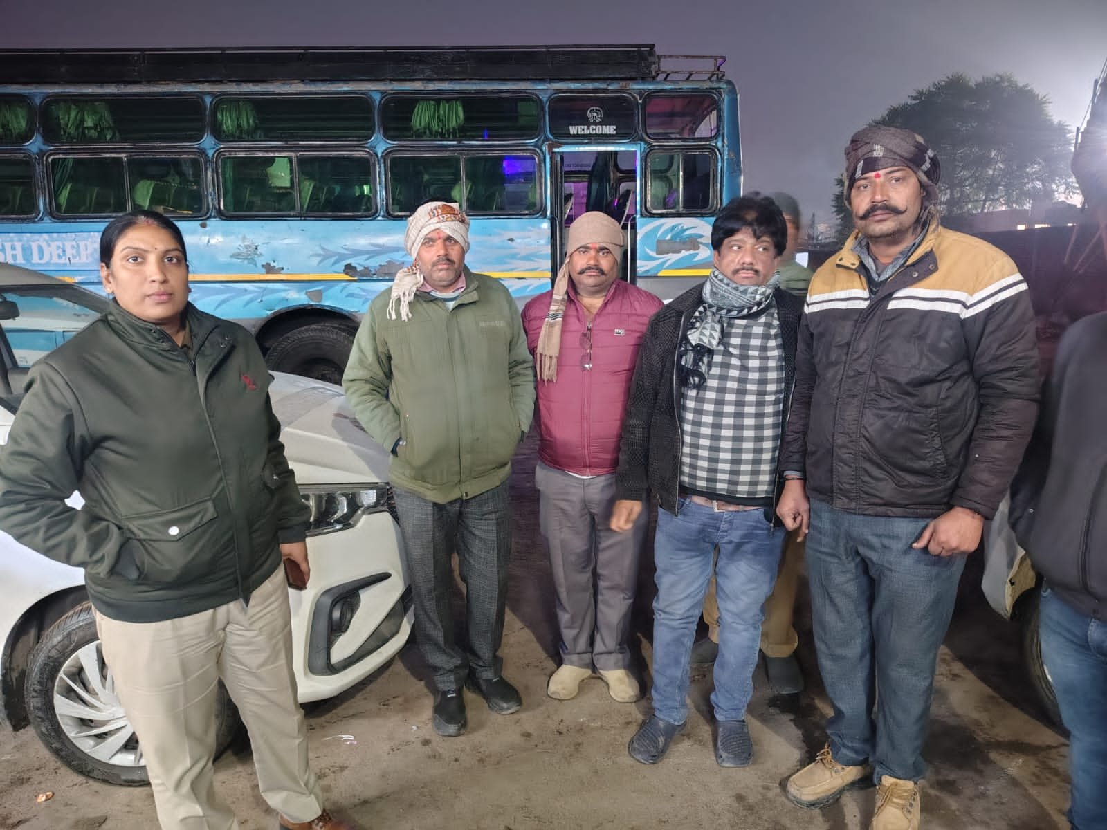 यातायात पुलिस द्वारा बस स्टैंड क्षेत्र में भ्रमण कर बस चालकों को खराब बसों के संबंध में विशेष समझाइश दी।