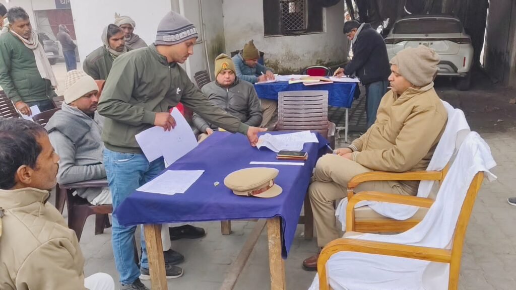 एस एचओ धनवीर सिंह के नेतृत्व में थाना समाधान दिवस कार्यक्रम आयोजित हुआ।