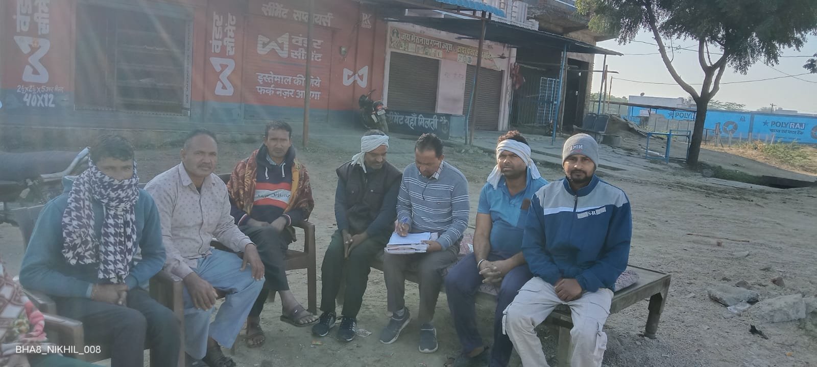 पंडेर में जियो टावर की तकनीकी खराबी से उपभोक्ता परेशान।