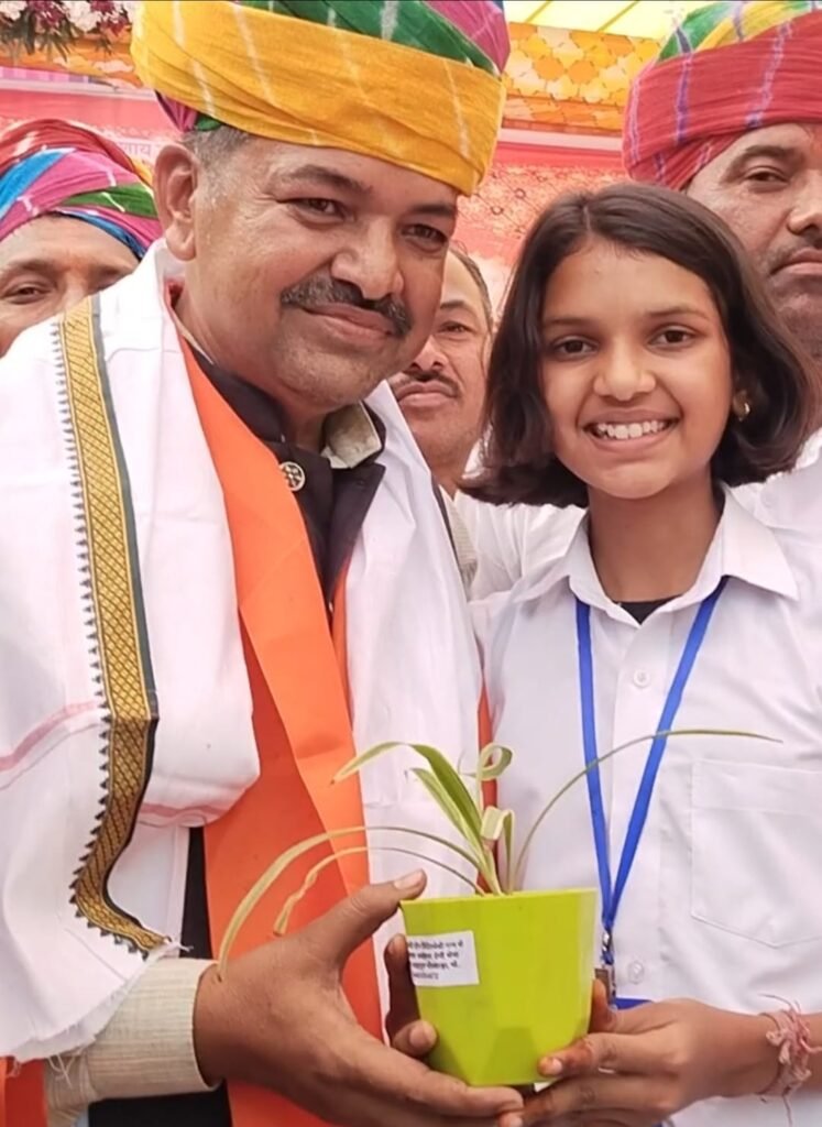 नन्हीं उम्र में बड़ा संकल्प श्रेया कुमावत का पौधा संदेश, हरित राजस्थान की ओर मजबूत कदम