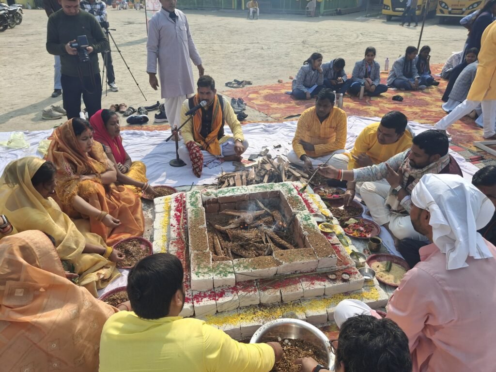 बभनौली में बसंत पंचमी पर श्यामा देवी पब्लिक स्कूल में वाग्देवी सरस्वती की हुई पूजा, ज्ञान का आशीर्वाद मांगा।